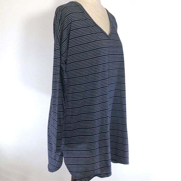 Two Hearts Maternity Navy Stripe V-Neck Tee Size Large - Picture 7 of 8